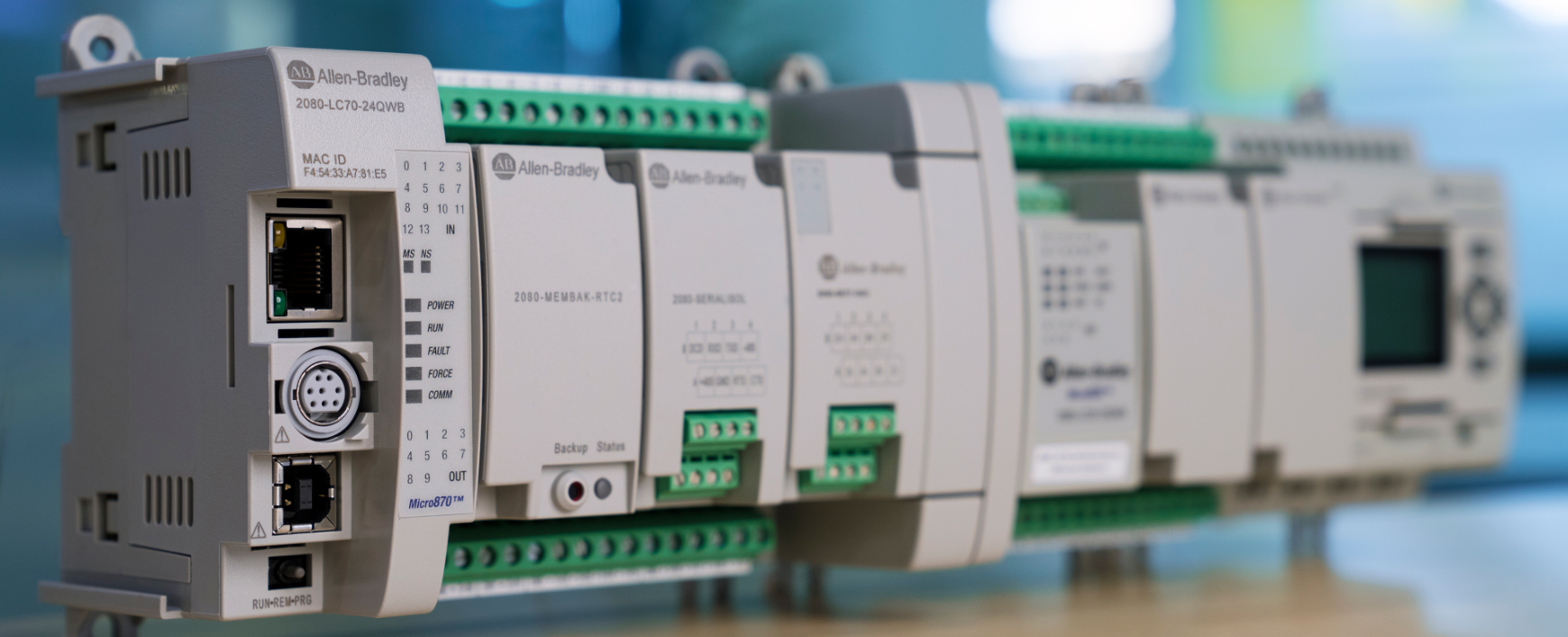 PLC Allen-Bradley en planta industrial